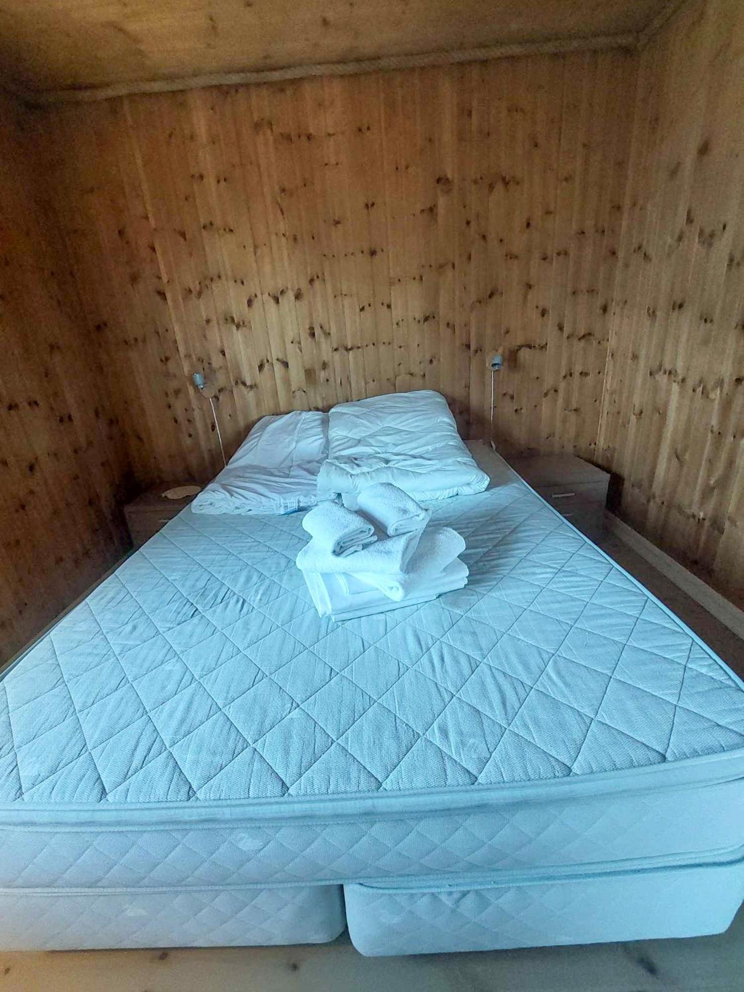 Valen Cabins In Рейне Екстер'єр фото