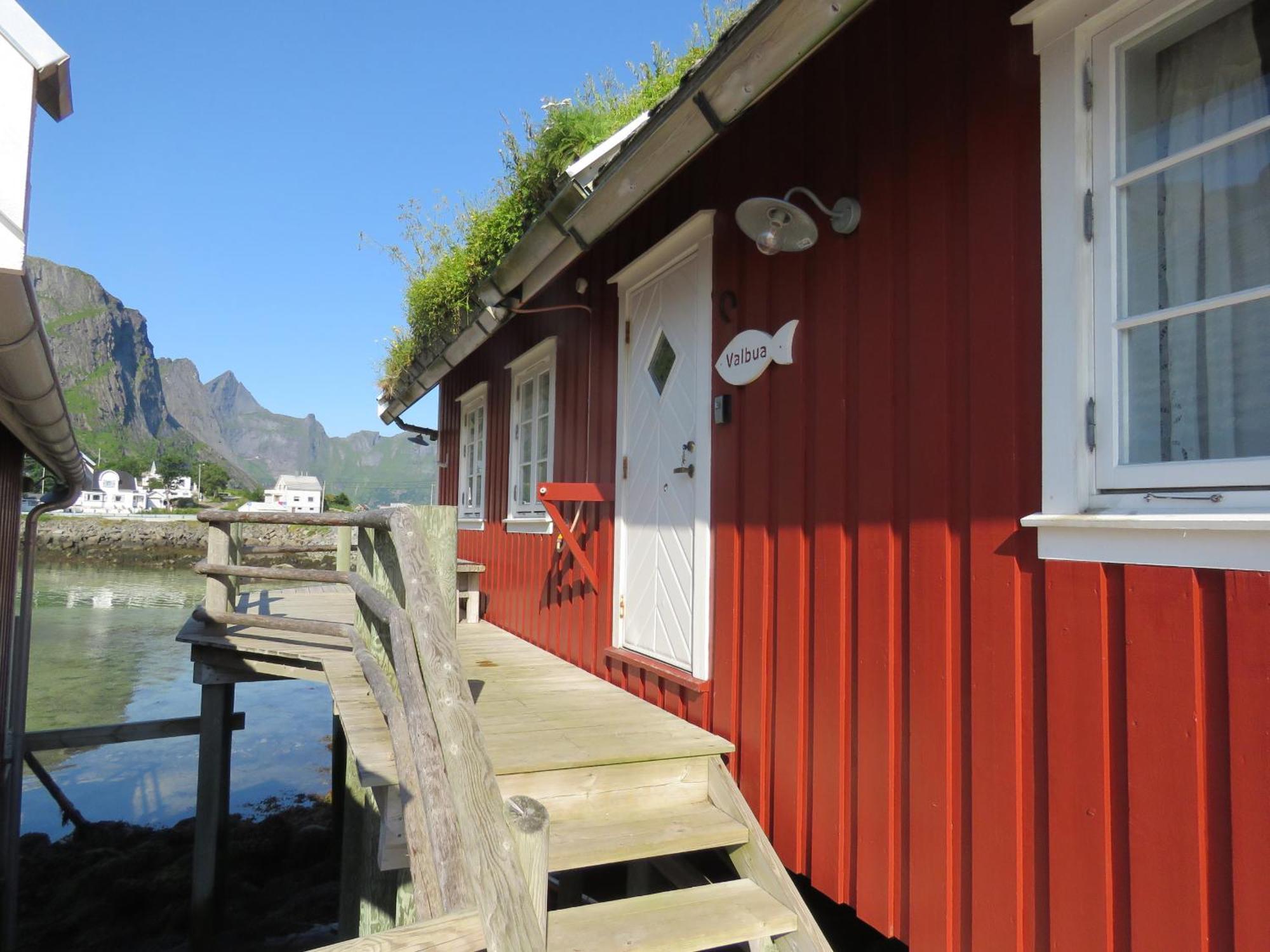 Valen Cabins In Рейне Екстер'єр фото